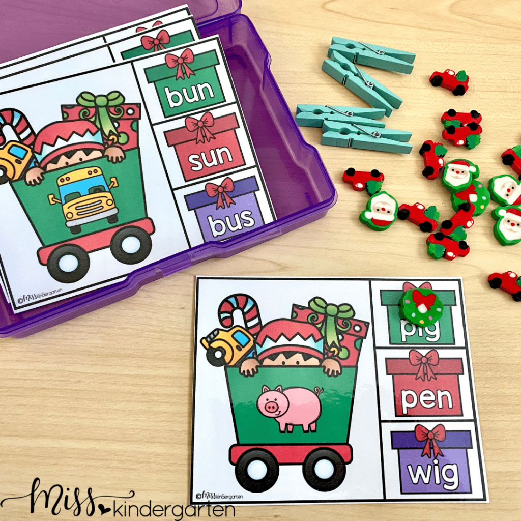 CVC word reading cards help students with early reading comprehension