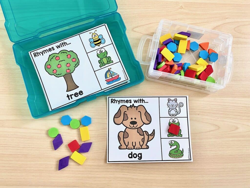 Task cards for a rhyming activity